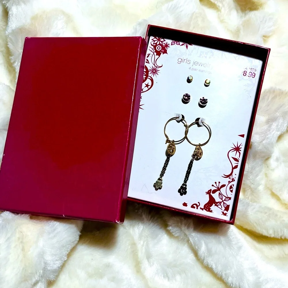 Set 4 pair of earrings new in box